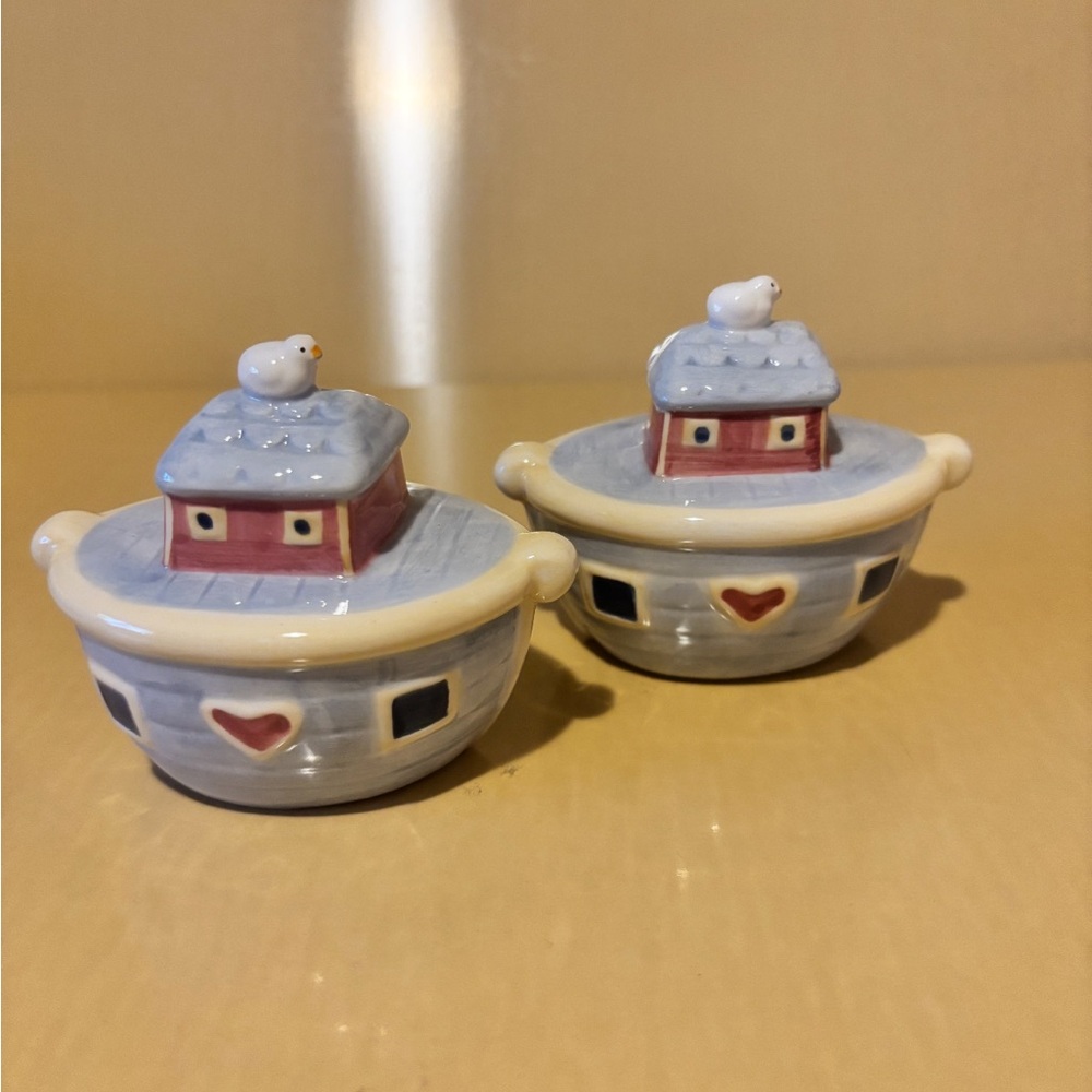 Ceramic Noah’s Ark Salt and Pepperr Set. Nautical Boats